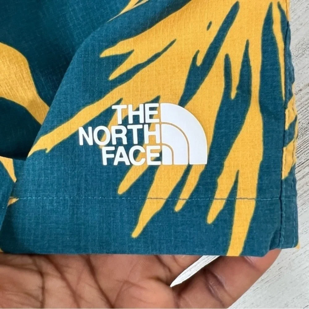 The North Face Men's Shorts Size 36,‎ Unlined
